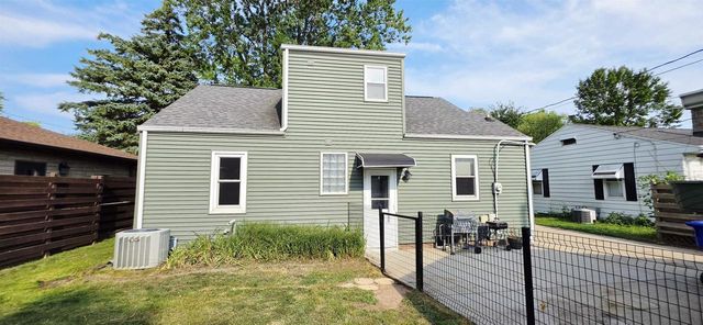 919 N SHARON STREET, Appleton, WI 54914