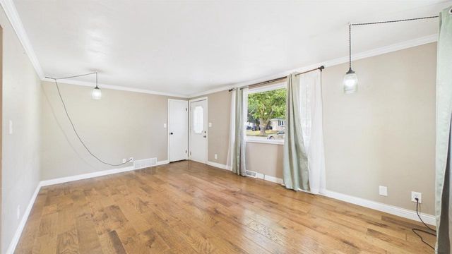 919 N SHARON STREET, Appleton, WI 54914