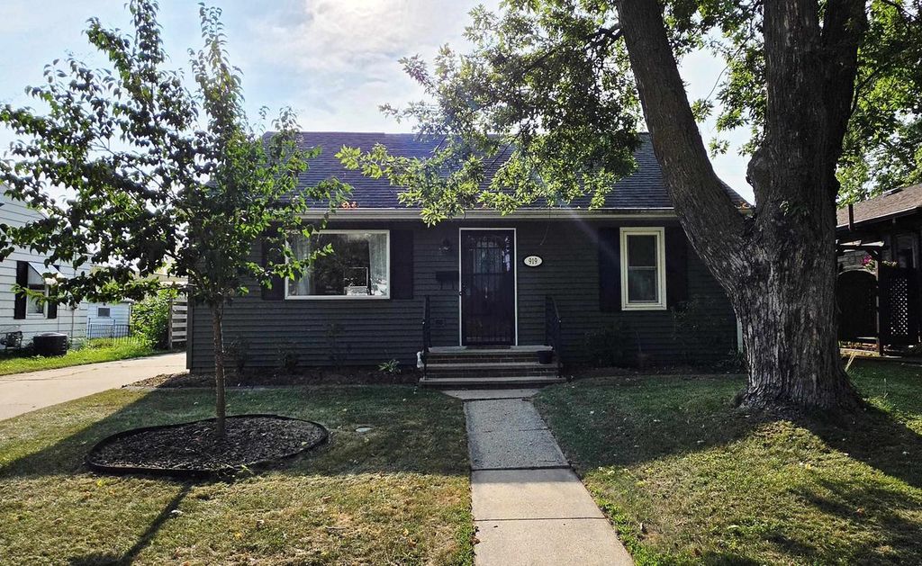919 N SHARON STREET, Appleton, WI 54914