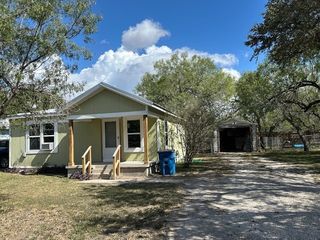 224 Hazen Ave, Sinton, TX 78387