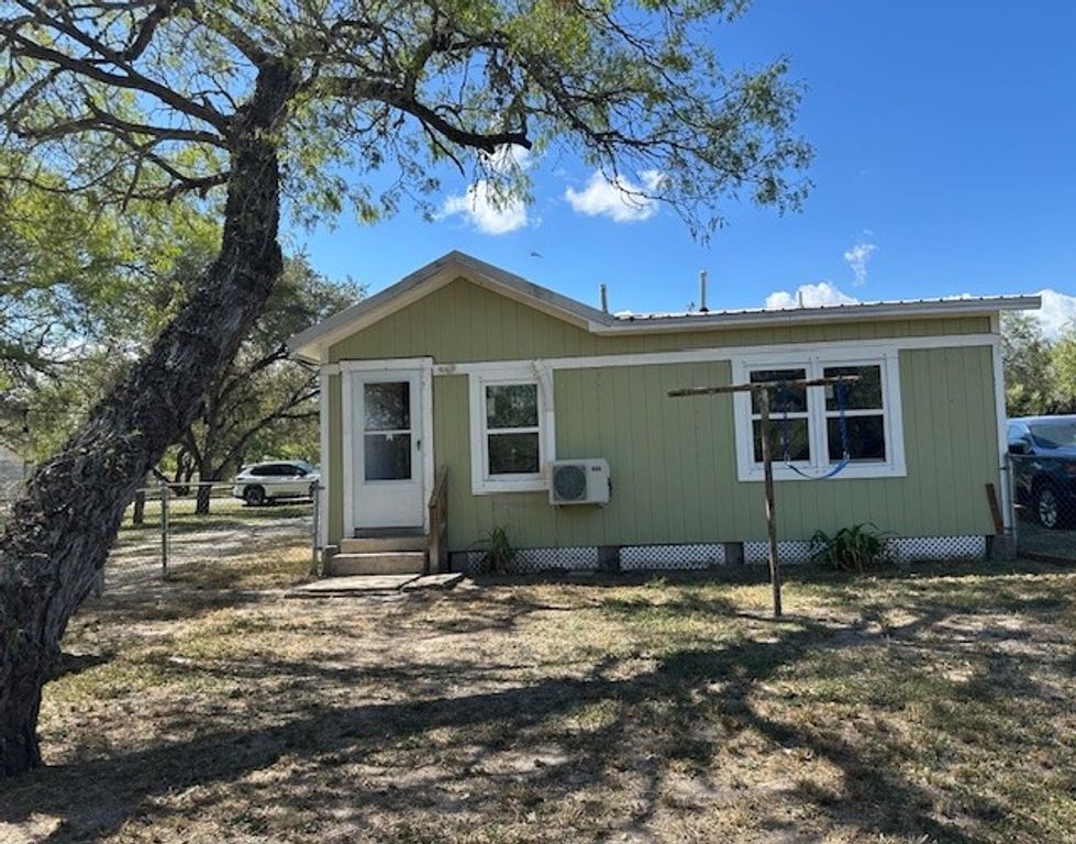 224 Hazen Ave, Sinton, TX 78387 — photo 4