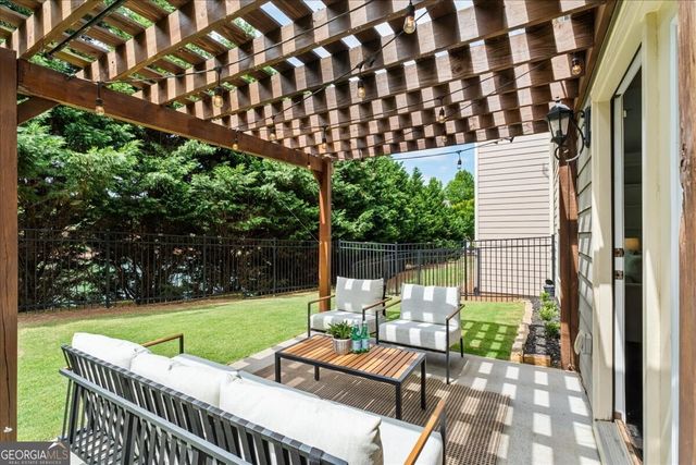 1305 Roswell Manor Circle, Roswell, GA 30076