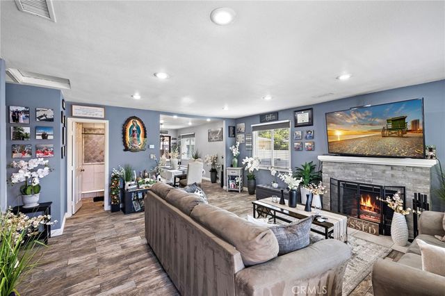 813 E Chestnut, Santa Ana, CA 92701
