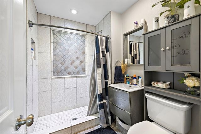 813 E Chestnut, Santa Ana, CA 92701