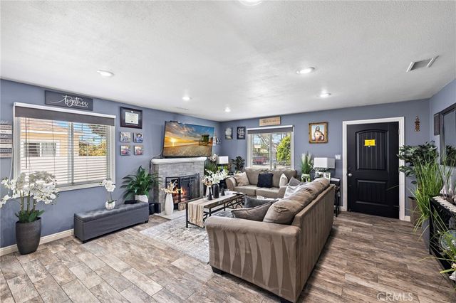 813 E Chestnut, Santa Ana, CA 92701