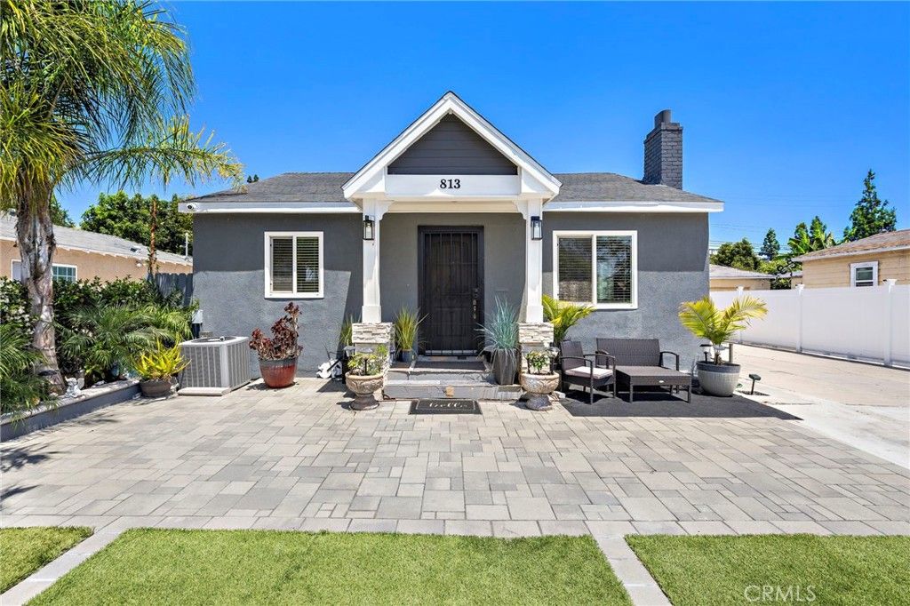 813 E Chestnut, Santa Ana, CA 92701