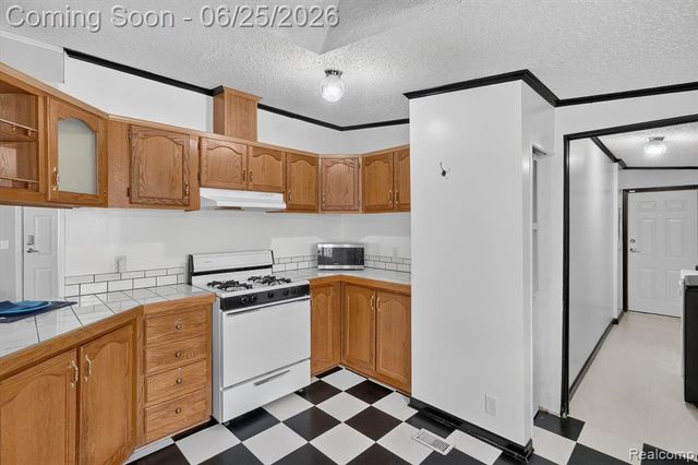 11595 Clearwater Drive, Fenton, MI 48430