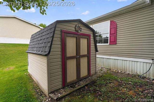 11595 Clearwater Drive, Fenton, MI 48430
