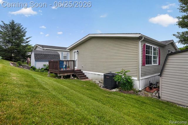 11595 Clearwater Drive, Fenton, MI 48430