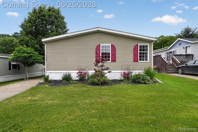 11595 Clearwater Drive, Fenton, MI 48430