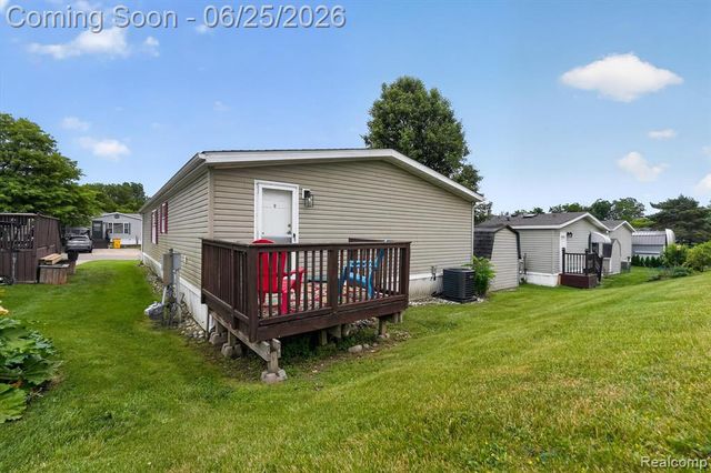 11595 Clearwater Drive, Fenton, MI 48430