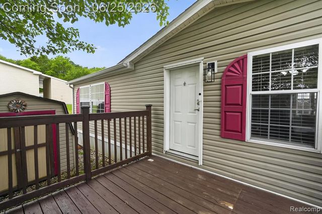 11595 Clearwater Drive, Fenton, MI 48430