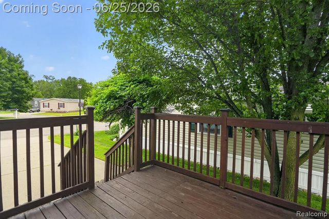 11595 Clearwater Drive, Fenton, MI 48430