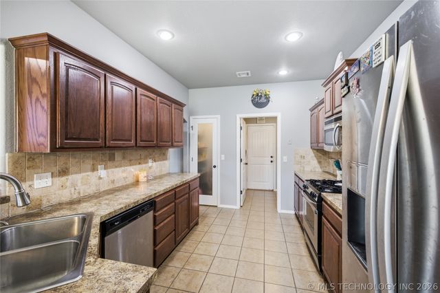 2716 W Pensacola Street, Broken Arrow, OK 74011