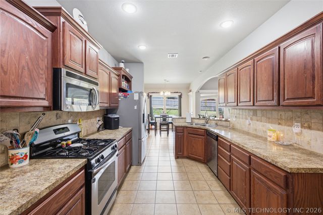 2716 W Pensacola Street, Broken Arrow, OK 74011