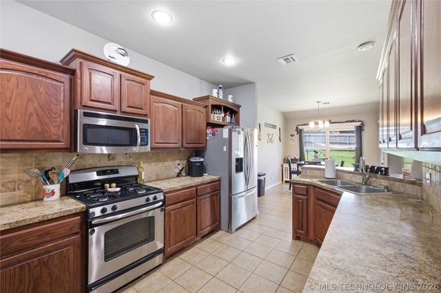 2716 W Pensacola Street, Broken Arrow, OK 74011