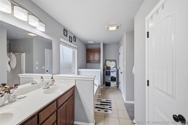 2716 W Pensacola Street, Broken Arrow, OK 74011