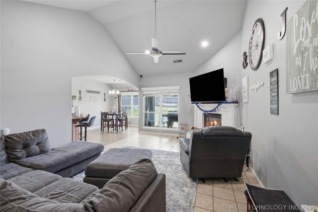 2716 W Pensacola Street, Broken Arrow, OK 74011