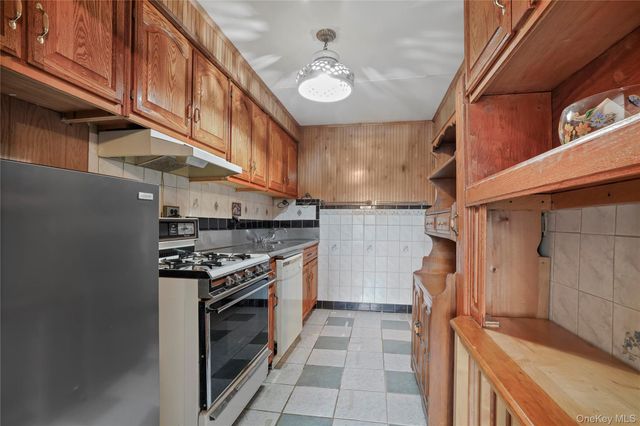 151-35 84th Street 2H, Howard Beach, NY 11414