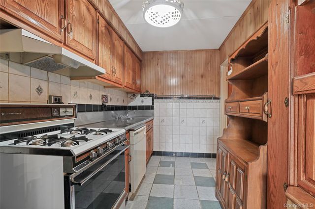 151-35 84th Street 2H, Howard Beach, NY 11414