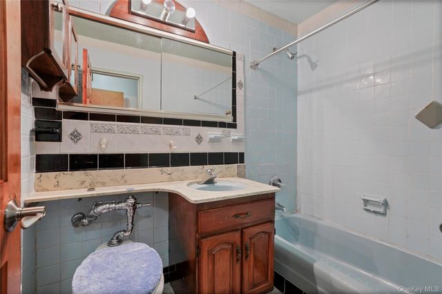 151-35 84th Street 2H, Howard Beach, NY 11414