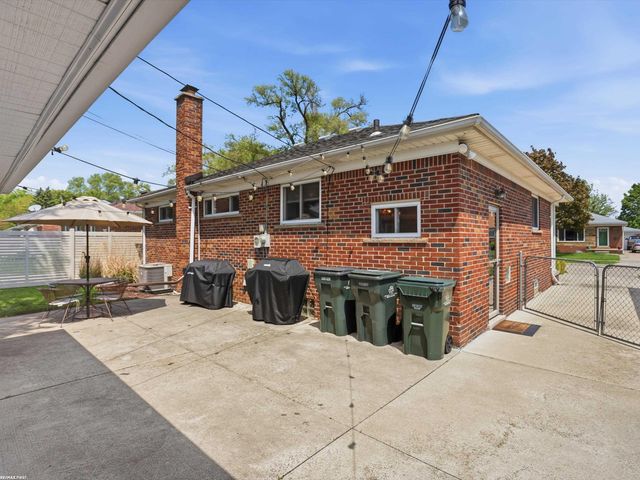 26301 San Rosa Drive, St Clair Shores, MI 48081
