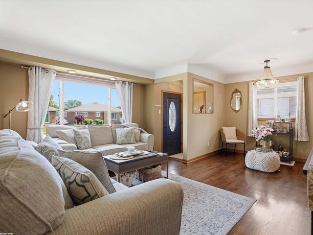 26301 San Rosa Drive, St Clair Shores, MI 48081