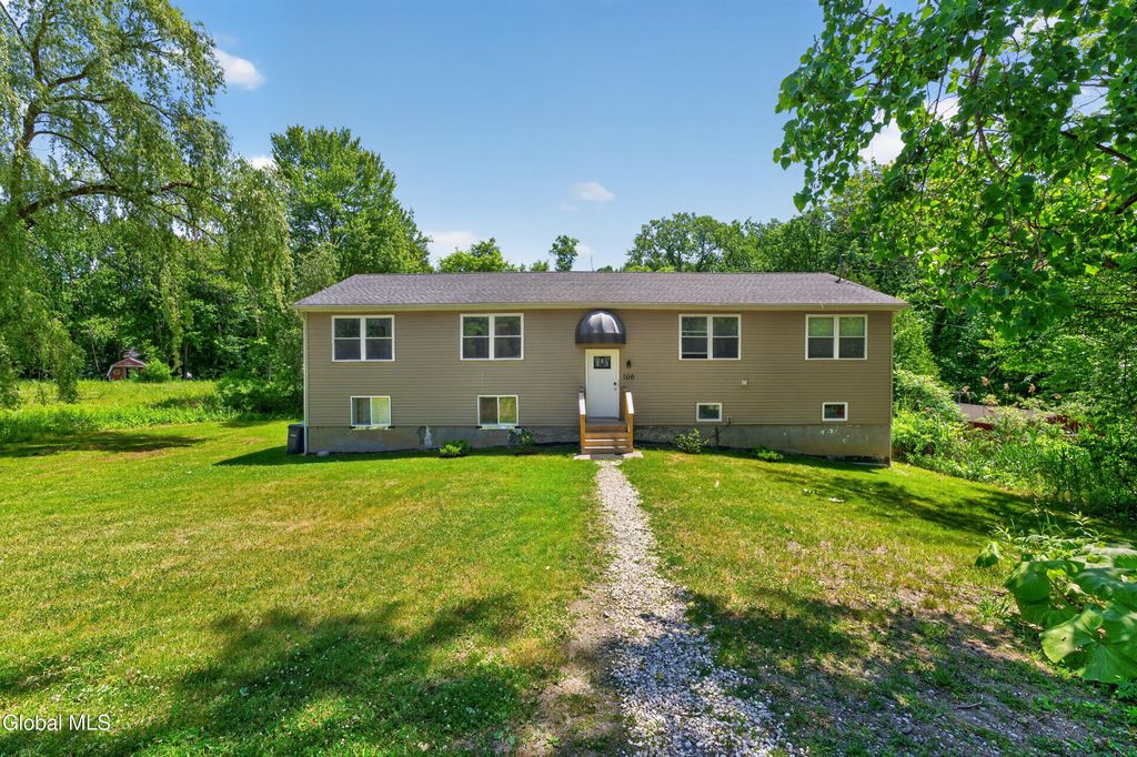 106 Dunsbach Road, Halfmoon, NY 12065