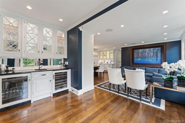 21 Dolma Road, Scarsdale, NY 10583