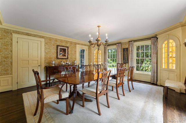 21 Dolma Road, Scarsdale, NY 10583