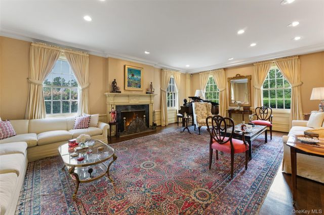 21 Dolma Road, Scarsdale, NY 10583