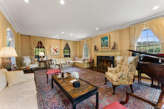 21 Dolma Road, Scarsdale, NY 10583