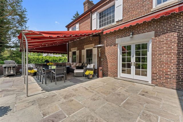 21 Dolma Road, Scarsdale, NY 10583