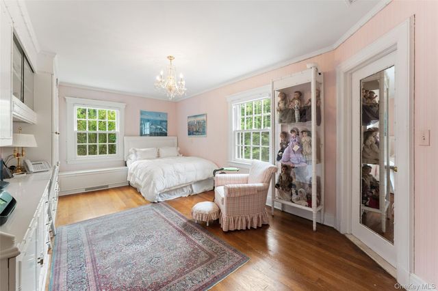 21 Dolma Road, Scarsdale, NY 10583
