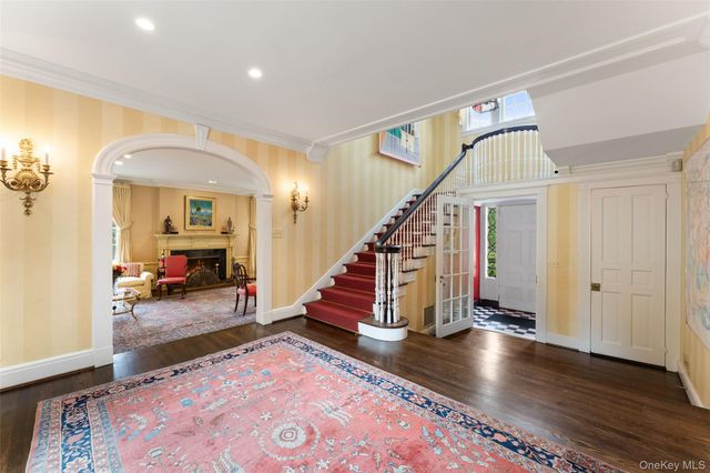 21 Dolma Road, Scarsdale, NY 10583