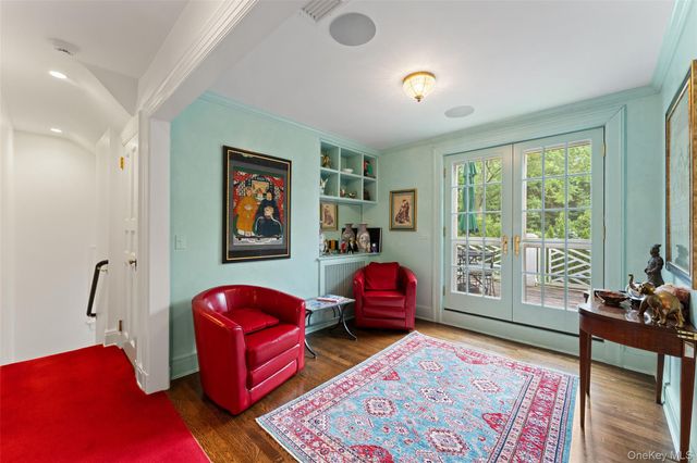 21 Dolma Road, Scarsdale, NY 10583