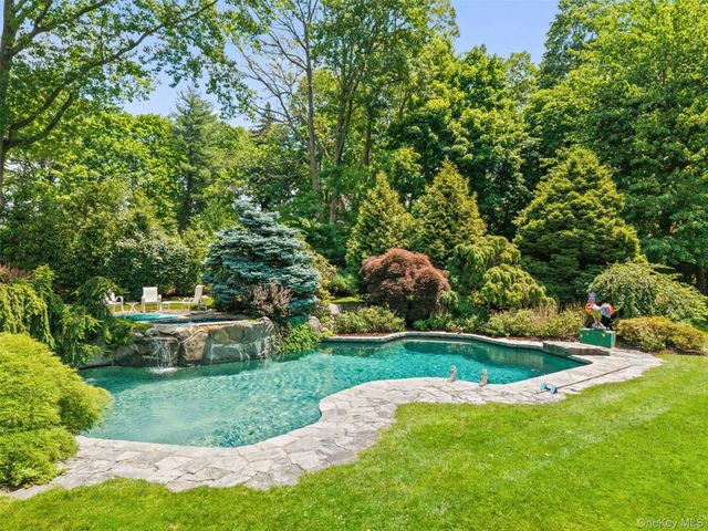21 Dolma Road, Scarsdale, NY 10583