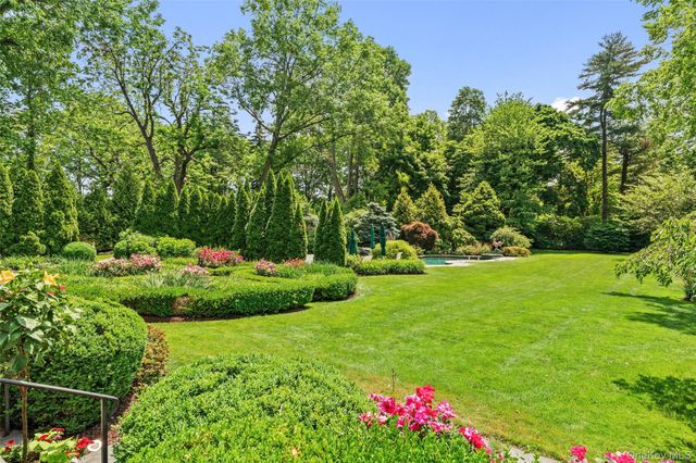 21 Dolma Road, Scarsdale, NY 10583