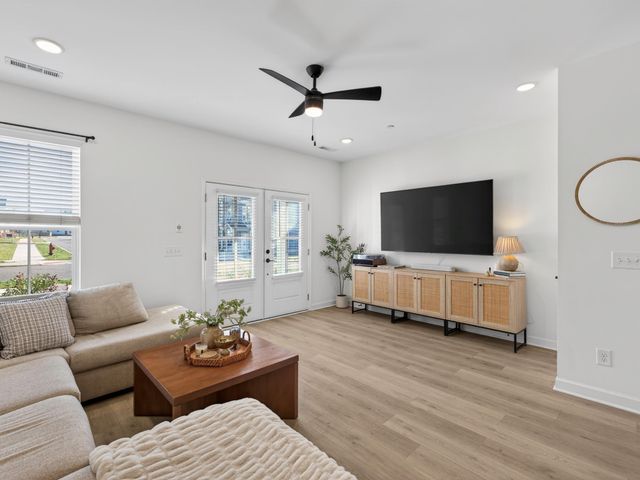 1945 Amacher Dr, Spring Hill, TN 37174