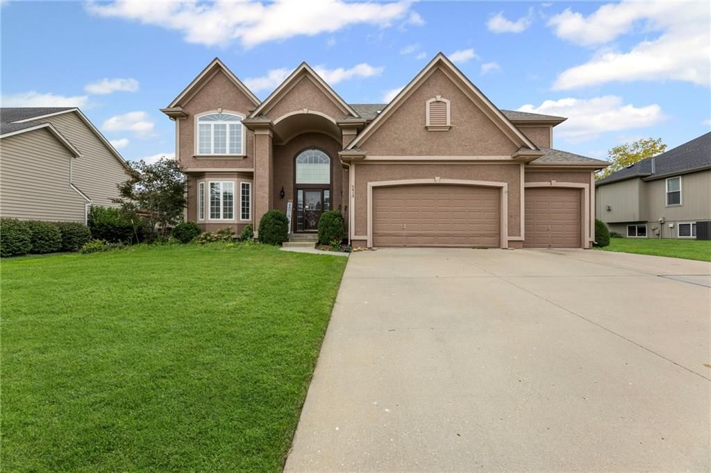 2413 SW Kenwill Drive, Lee's Summit, MO 64082