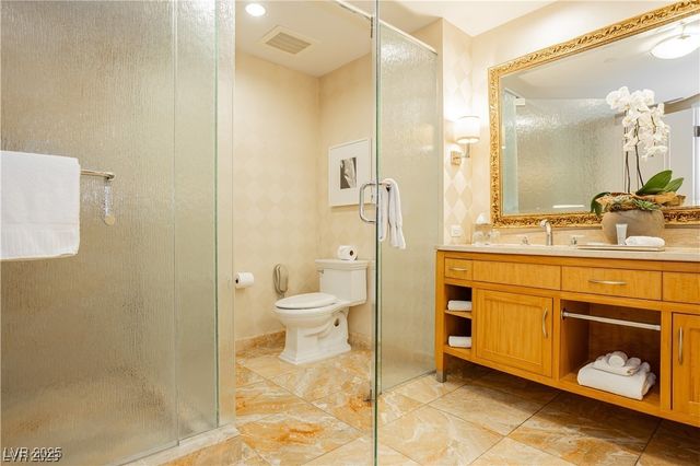 2000 North Fashion Show Drive 5600, Las Vegas, NV 89109