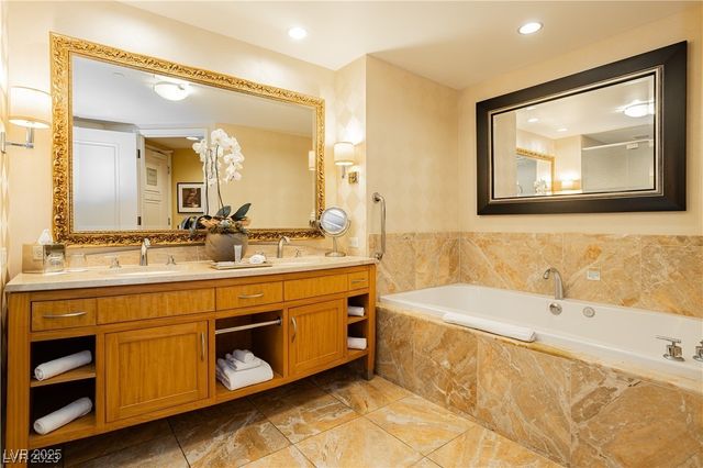 2000 North Fashion Show Drive 5600, Las Vegas, NV 89109