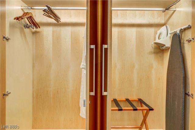 2000 North Fashion Show Drive 5600, Las Vegas, NV 89109