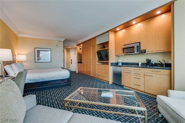 2000 North Fashion Show Drive 5600, Las Vegas, NV 89109