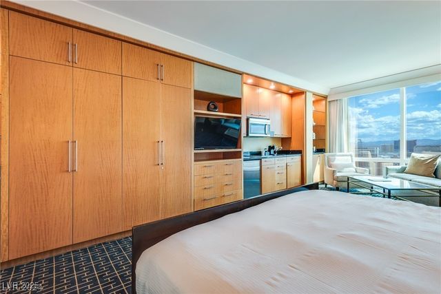 2000 North Fashion Show Drive 5600, Las Vegas, NV 89109