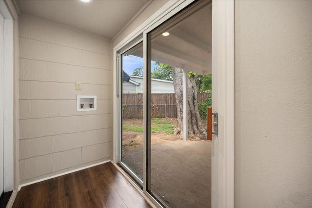 3837B Earl Street, Fort Worth, TX 76111