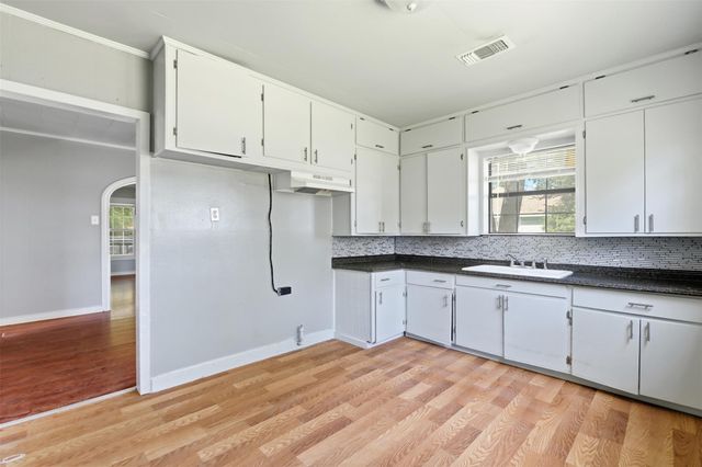 800 E Lobit Street, Baytown, TX 77520