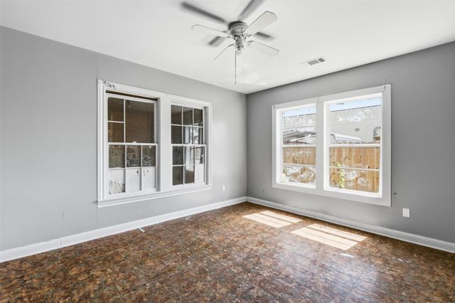 800 E Lobit Street, Baytown, TX 77520