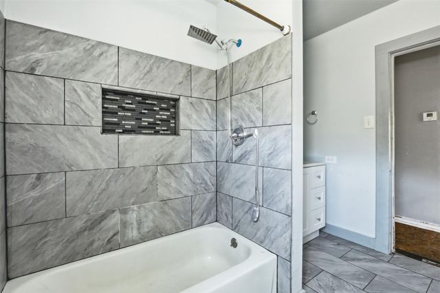 800 E Lobit Street, Baytown, TX 77520