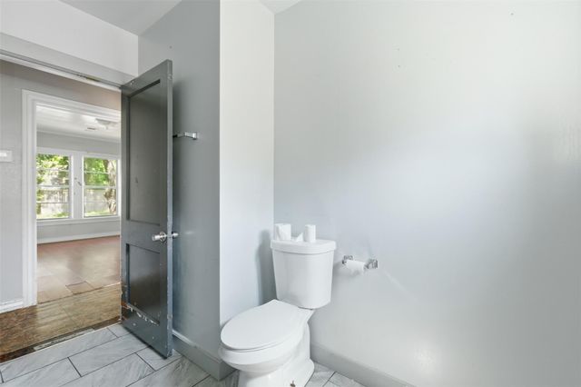 800 E Lobit Street, Baytown, TX 77520